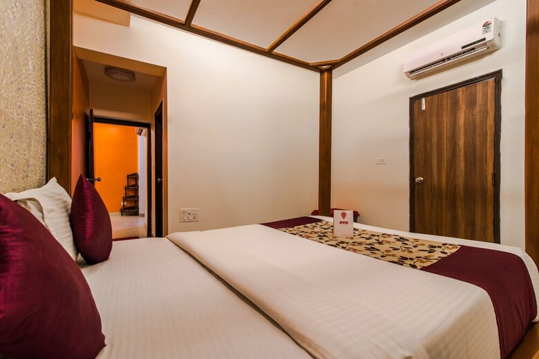 Hotel Oyo 5671 Maximum Holiday Inn
