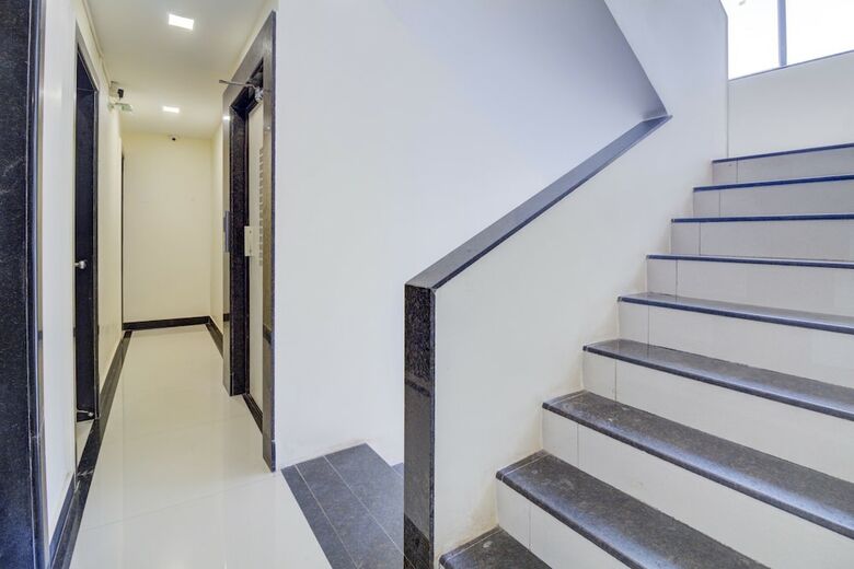 Oyo 9748 Hotel Girgaon Palace