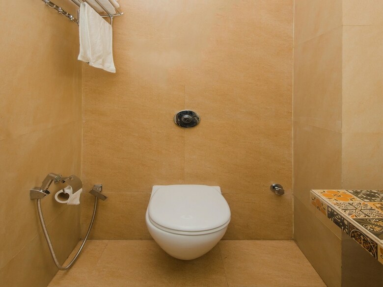 Oyo 9849 Hotel Divine Residency