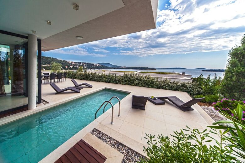 Aparthotel Golden Rays Luxury Villas