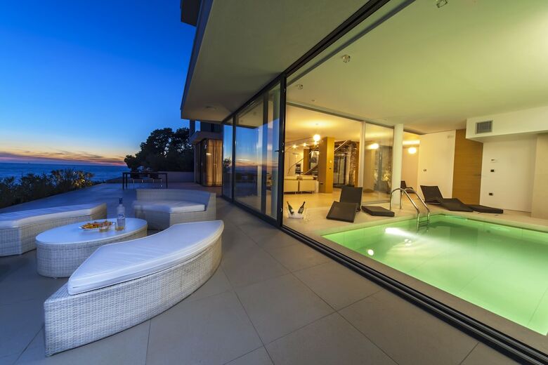 Aparthotel Golden Rays Luxury Villas