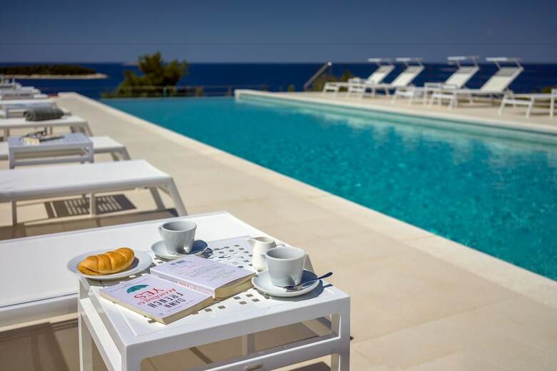 Aparthotel Golden Rays Luxury Villas