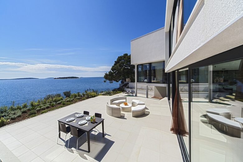 Aparthotel Golden Rays Luxury Villas