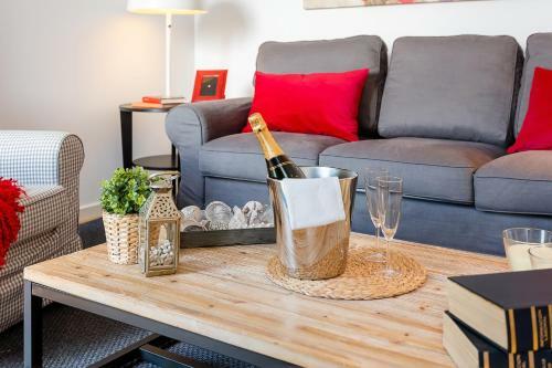 Apartamentos Urban District - Rambla Suites & Pool