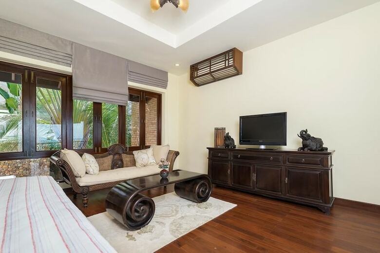 Villa Violaine House