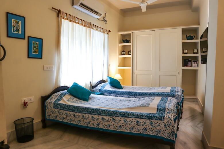 Hotel 5/4 - Calcutta's Freshest Bnb
