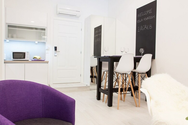 Tesla Boutique Apartments & Rooms