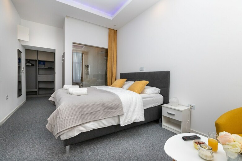 Tesla Boutique Apartments & Rooms