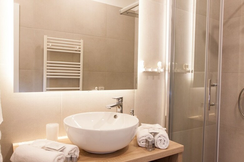 Tesla Boutique Apartments & Rooms