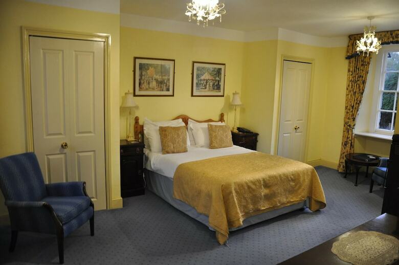 Bed & Breakfast The Greyhound Inn Taunton