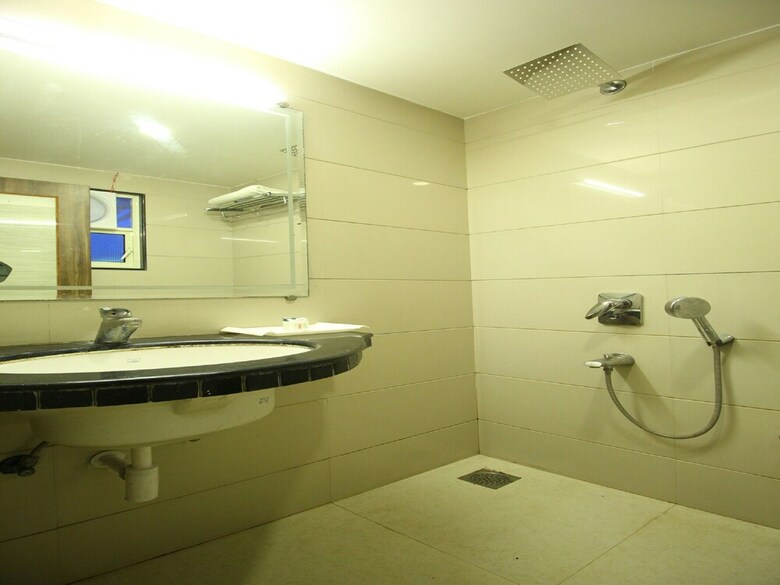 Hotel Oyo Flagship 312 Near Ashram Road