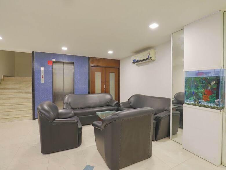Hotel Oyo Flagship 321 Vastrapur Ahmedabad