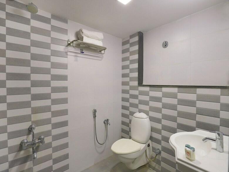 Hotel Oyo Flagship 321 Vastrapur Ahmedabad