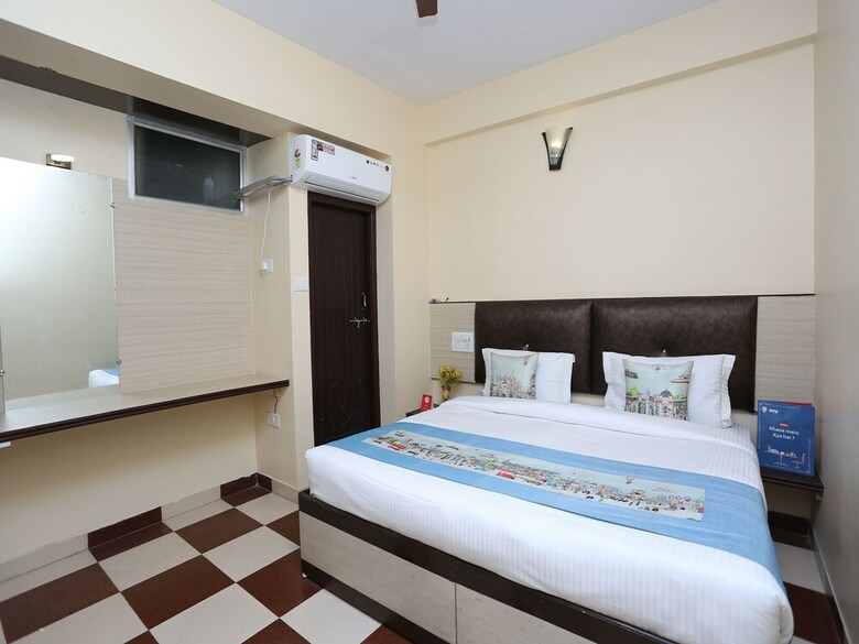 Oyo 9926 Hotel Bharat Inn