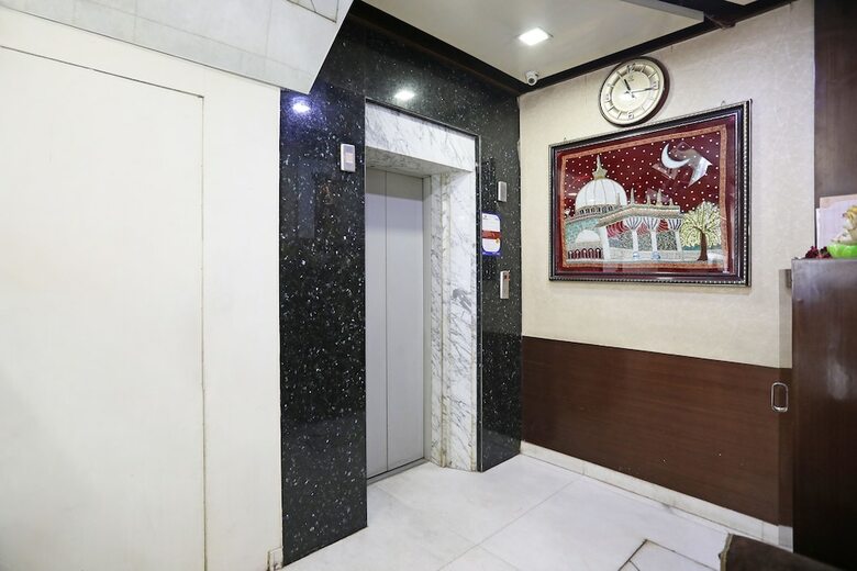 Oyo 10277 Hotel Delux Golden