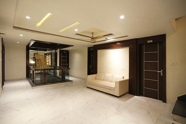 Oyo 10277 Hotel Delux Golden