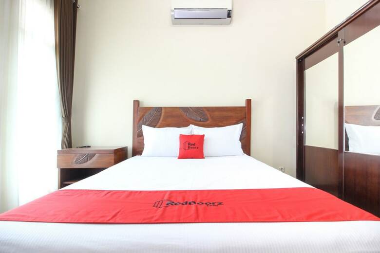 Hotel Reddoorz Plus Near Stie Ykpn