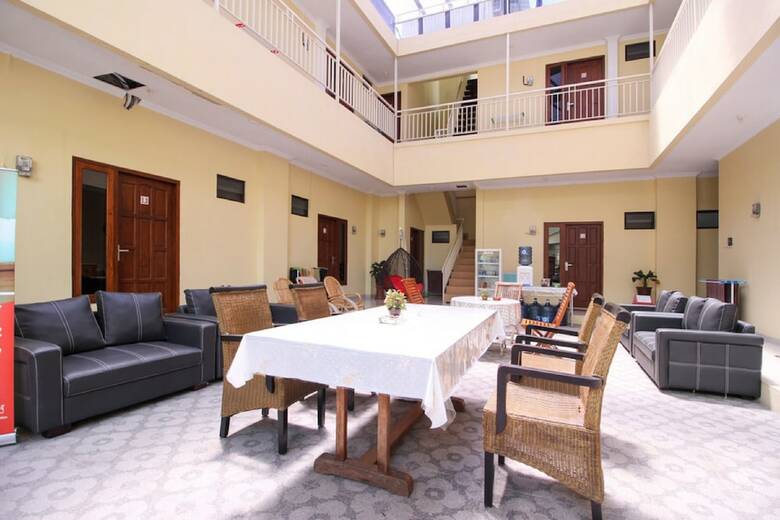 Hotel Reddoorz Plus Near Stie Ykpn