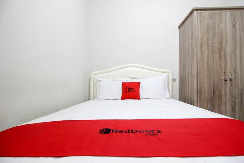 Hotel Reddoorz Plus Near Stie Ykpn