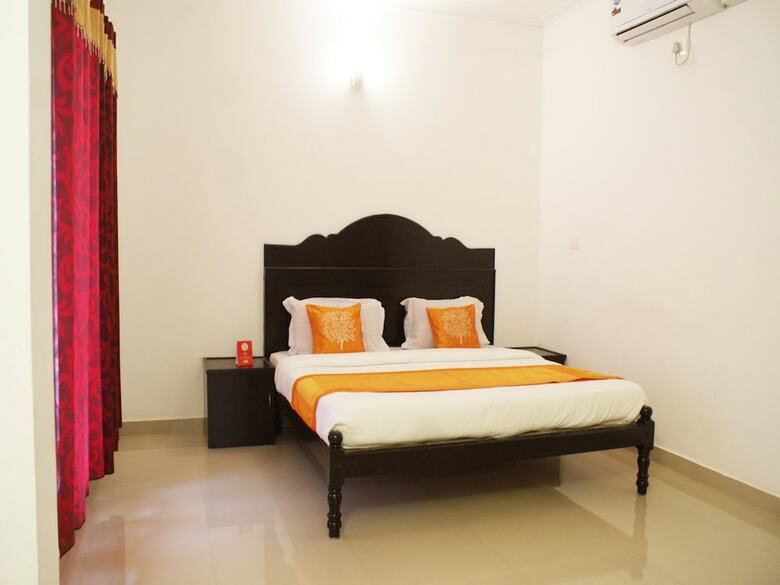 Hotel Oyo 4867 Royal Homes