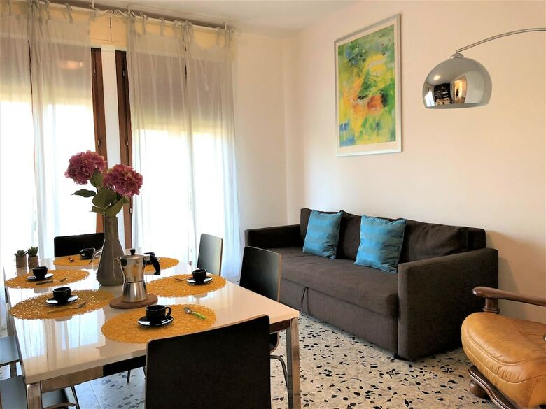 Desenzanoloft ? Isa Garden Apartments