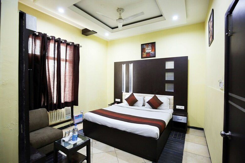 Oyo 1673 Hotel Mm Yellowuds
