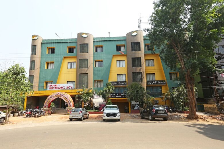 Oyo 4230 Hotel Richi Regency 1