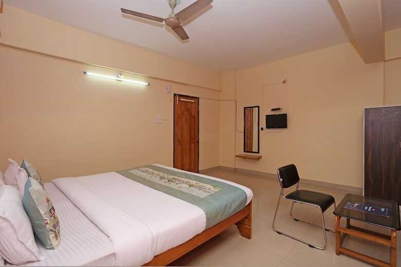 Hotel Oyo 9246 Paradise Inn