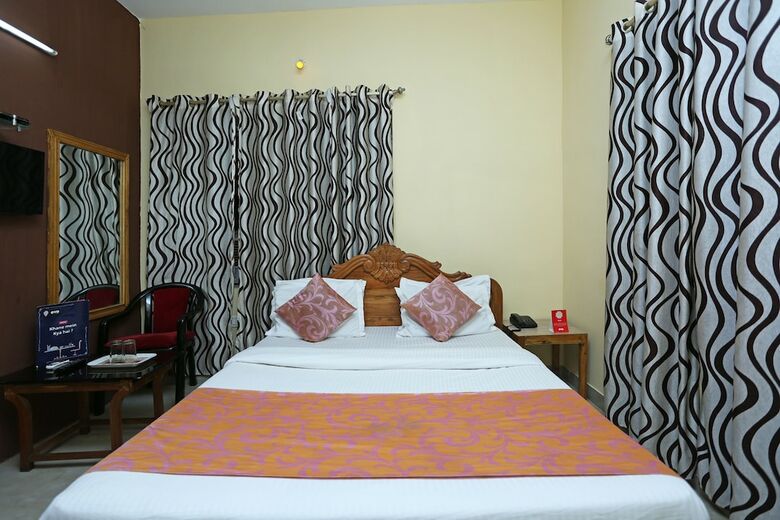 Hotel Oyo 9246 Paradise Inn
