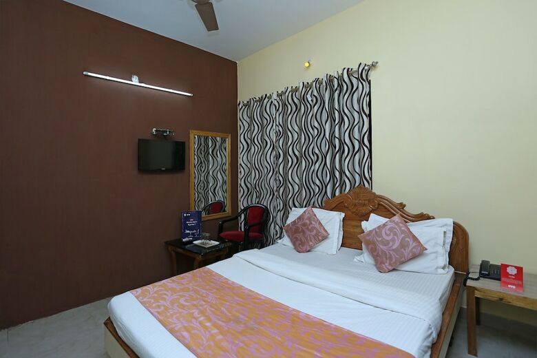 Hotel Oyo 9246 Paradise Inn