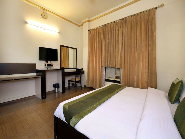 Oyo 9736 Hotel Downtown Suites