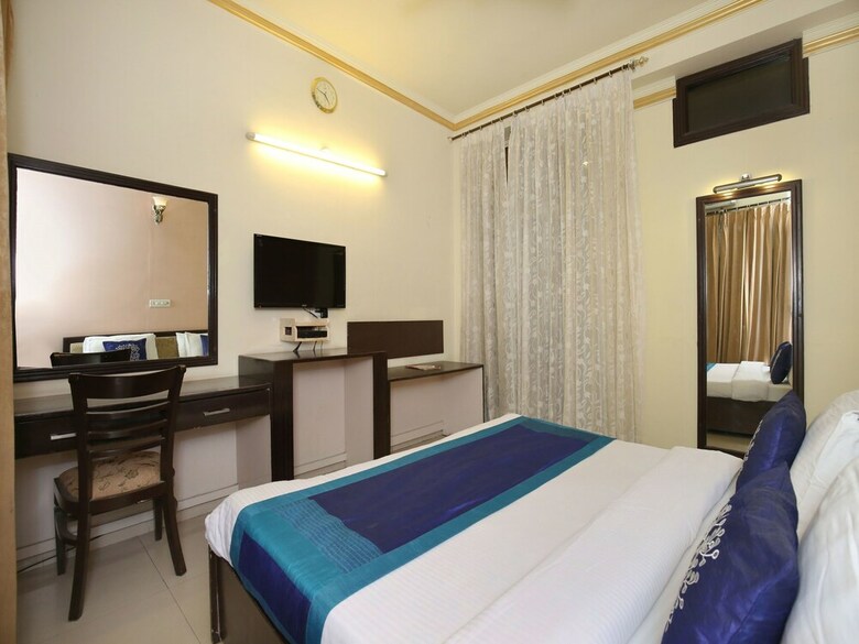 Oyo 9736 Hotel Downtown Suites