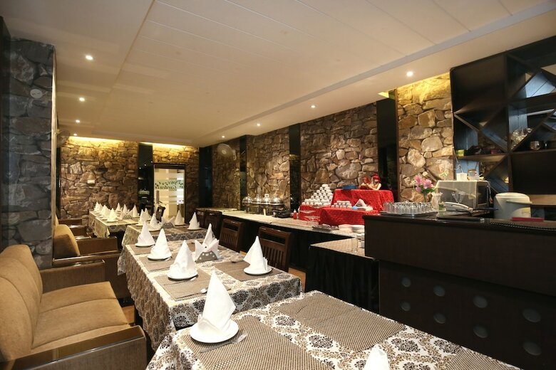 Oyo 9736 Hotel Downtown Suites