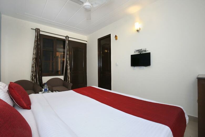 Oyo 6366 Grand Regal Hotel