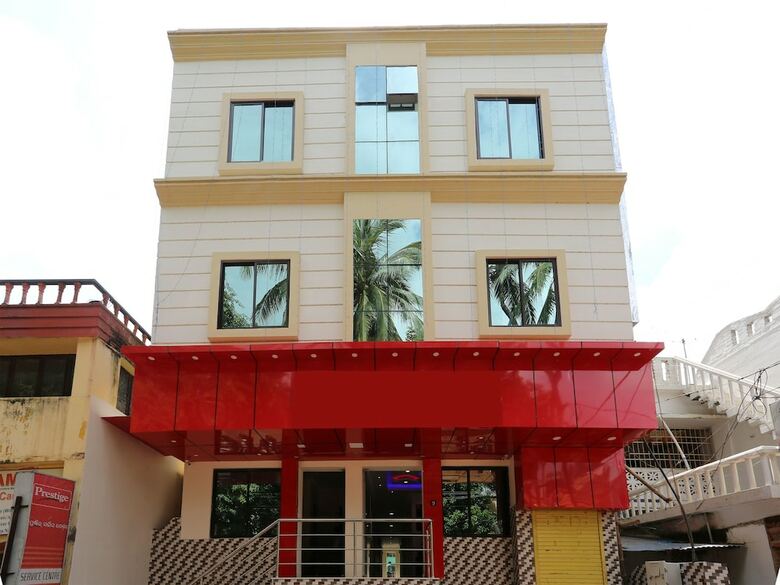 Oyo 9964 Hotel Shine
