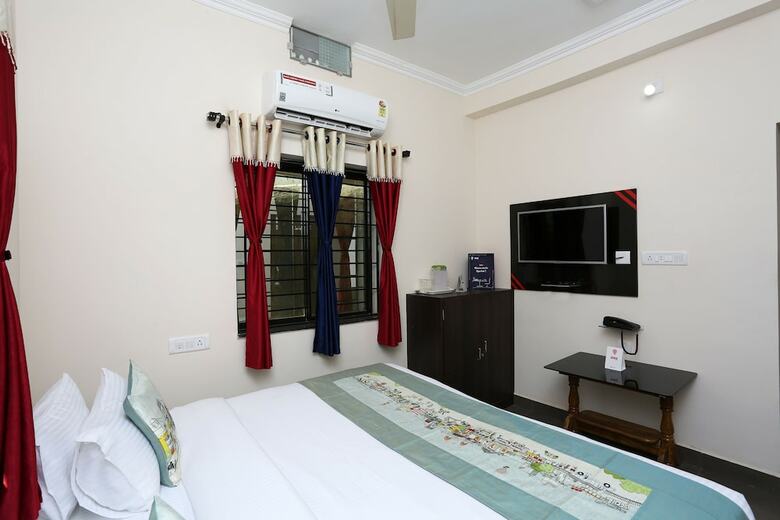 Oyo 9964 Hotel Shine