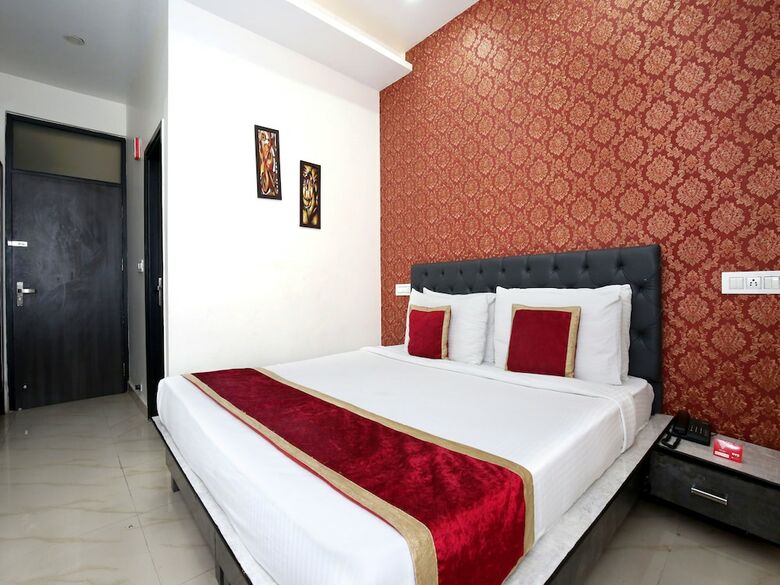 Oyo 7100 Hotel Crossroads