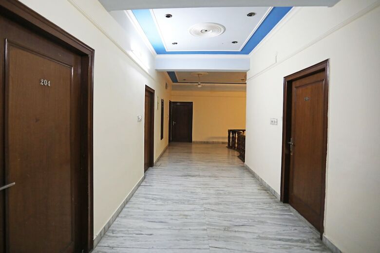 Hotel Oyo 10444 Vasundhra Inn