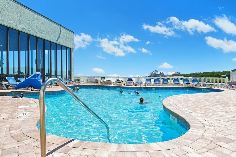 Hotel Sands Beach Club Resort
