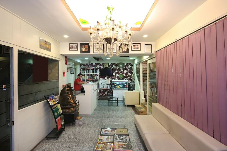 Oyo 9575 Hotel Absolute Comfort