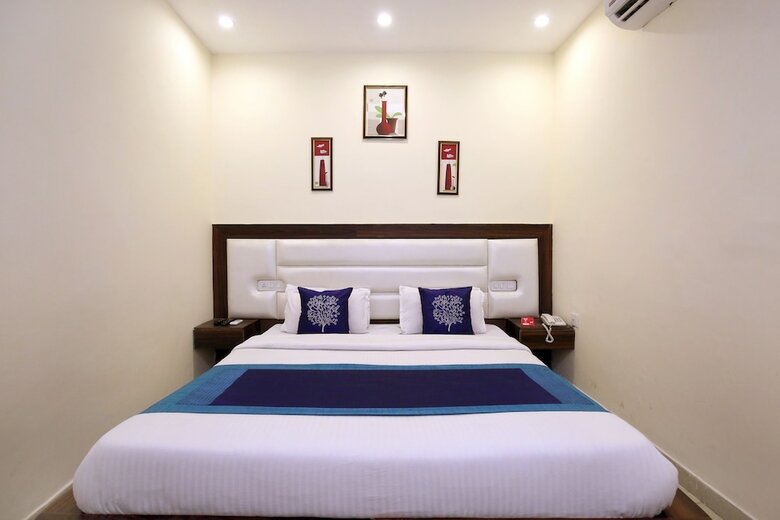 Oyo 10145 Hotel Jk