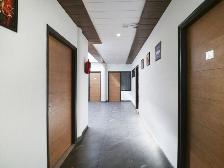 Capital O 9822 Hotel Seven