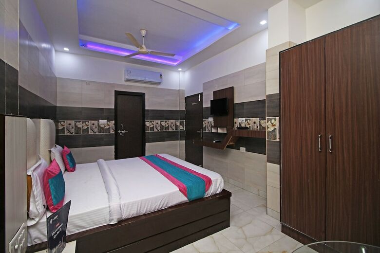 Oyo 8743 Hotel Ravi Palace