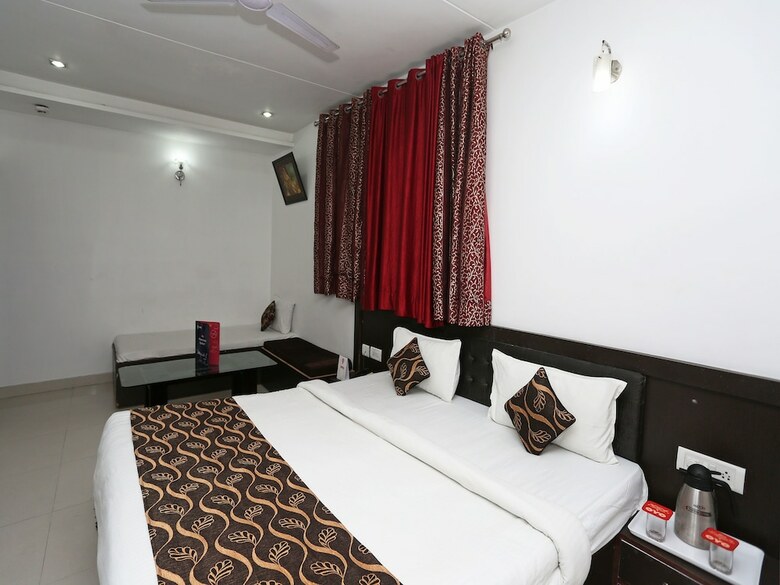Oyo 9367 Hotel Taj Galaxy