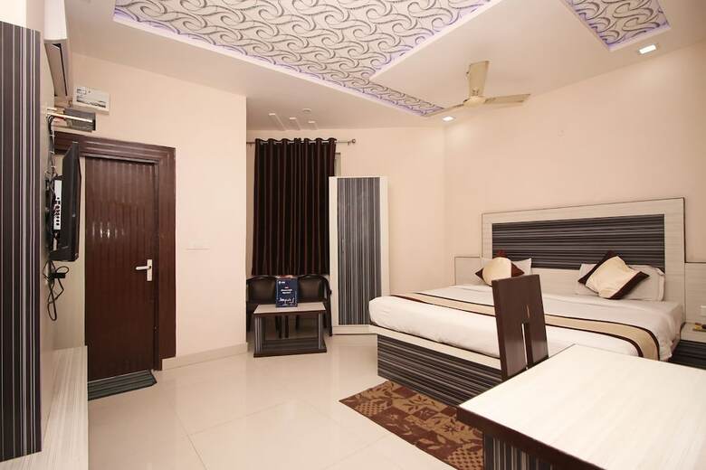 Oyo 3202 Hotel Gayatri Residency