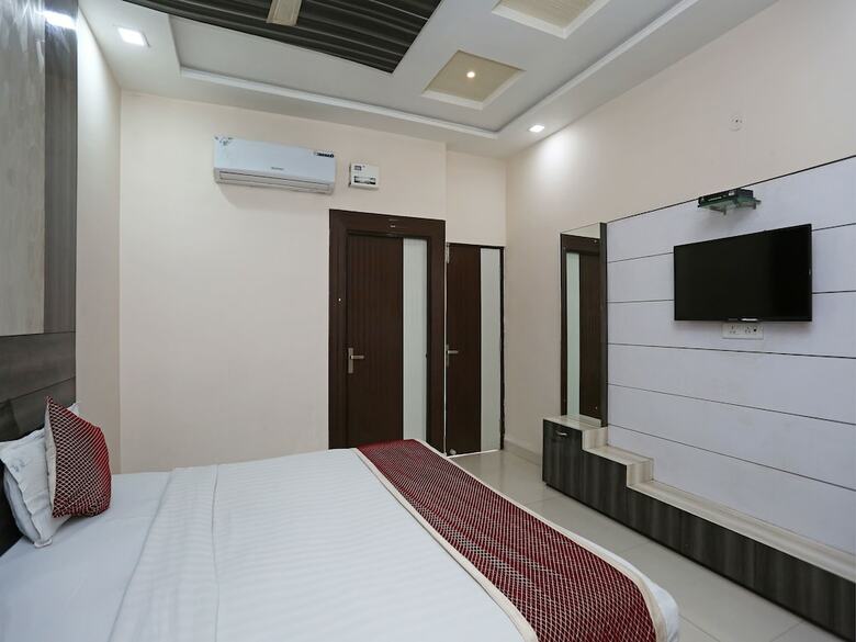 Oyo 3202 Hotel Gayatri Residency