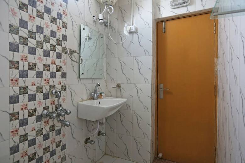 Oyo 6388 Hotel Nr Inn