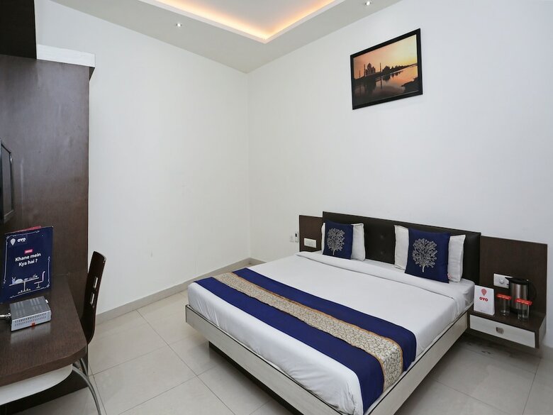 Oyo 10454 Hotel Riviera