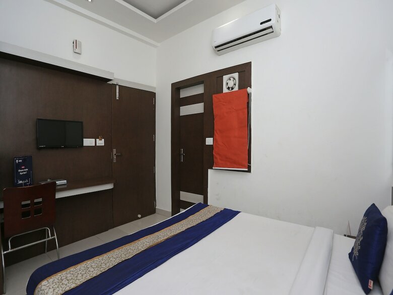 Oyo 10454 Hotel Riviera