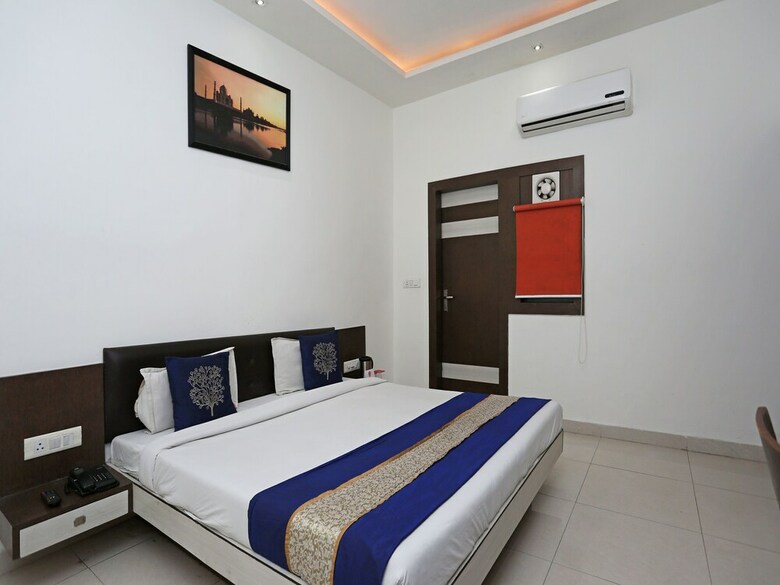 Oyo 10454 Hotel Riviera